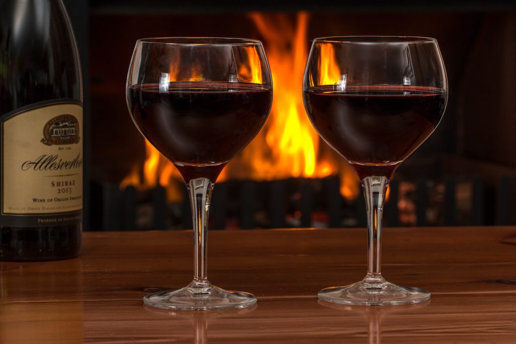 Czym usunąć plamy z czerwonego wina? Domowe sposoby